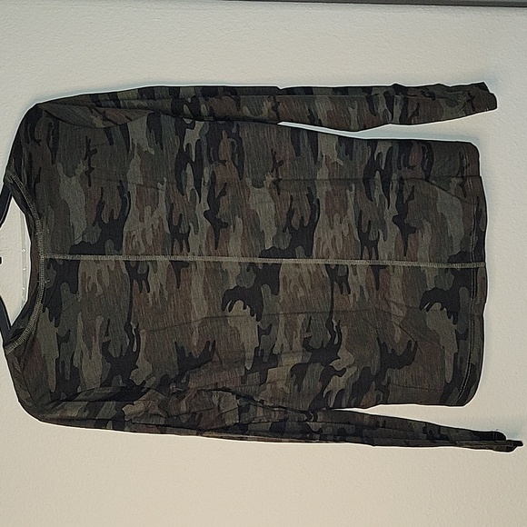 Social Standard by Sanctuary Dylan Scoop Tee, M, Camo, NWT - Picture 9 of 13